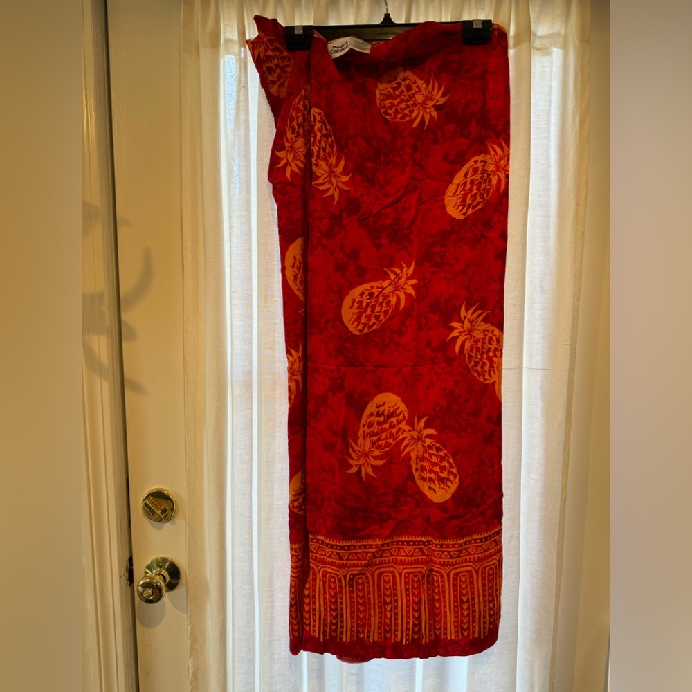 NEW women’s red and orange pinapple design Sarong